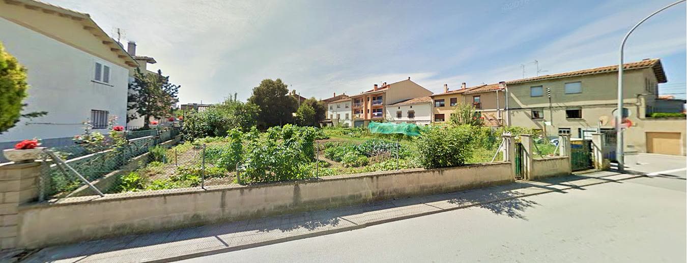 Solar per a fins a 7 cases adossades, Roda de Ter